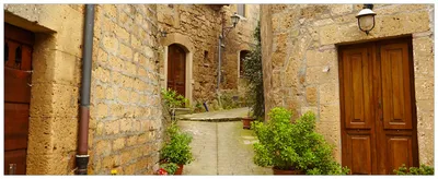 Produktbild von Wallario Wandbild aus Acryl, 200 x 80 cm, freischwebende Optik - Weg durch die Altstadt - Toskana in Italien
