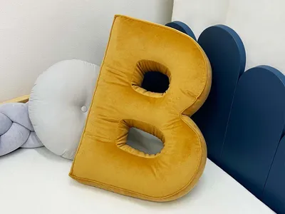 Produktbild von Dekoratives Samtbuchstabe für das Kinderzimmer K, Ziegel