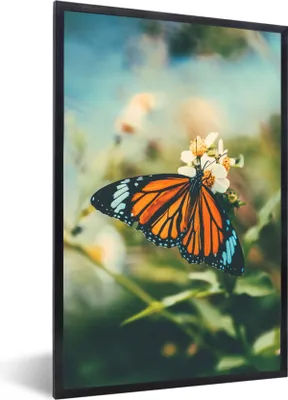 Produktbild von MuchoWow® Gerahmtes Poster Schmetterling - Blumen - Garten 40x60 cm - Poster mit Schwarzem Bilderrahmen Wandposter Rahmen Foto Bilder - Papierdruck - Wandbilder