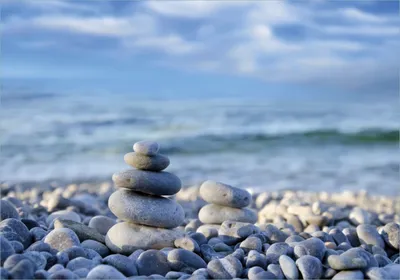 Produktbild von Wallario selbstklebendes Poster - Steinstapel am Strand, Größe: 70 x 100 cm