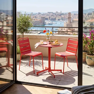 Image de Ensemble table de jardin et 2 chaises en métal rouge - Oviala Palavas