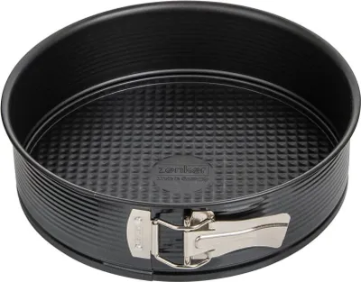Produktbild von Zenker Springform Ø 24 cm, Backform mit Antihaftbeschichtung, runde Kuchenform mit Flachboden (Farbe: schwarz)