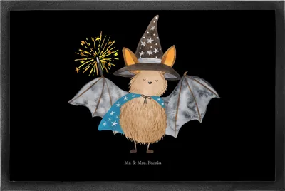 Produktbild von Mr. & Mrs. Panda Fußabstreifer Fledermaus Zauberer 50 x 75 cm - Schwarz - Geschenk, Schmutzfangmatte, Schuhabstreifer, Magier, Reinsteigern, Frauen, Gummimatte, Fussmatte
