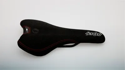 Obrázek produktu pro SDG Radar MTN X Sensus Sattel, Lux-Alloy, 7x7mm, černá/bílá