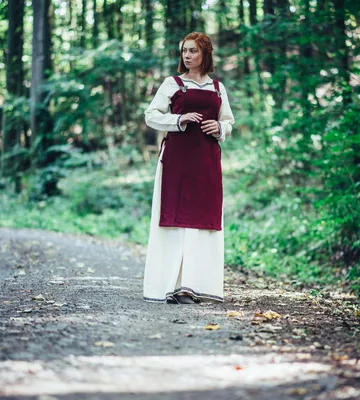 Produktbild von Wikinger Überkleid aus Wolle Rot "Aila" S/M
