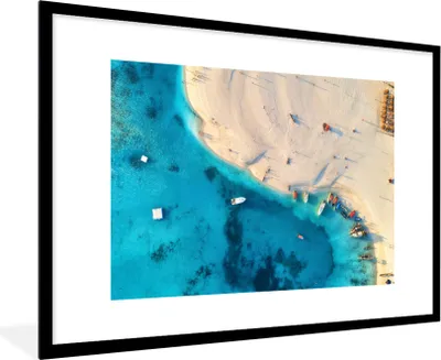 Produktbild von MuchoWow® MuchoWow® Gerahmtes Poster Strand - Boot - Meer 90x60 cm - Poster mit zchwarzem Bilderrahmen - Wanddekoration - Fotos