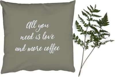 Produktbild von MuchoWow® Zierkissen Sofakissen Wohnzimmer Dekokissen 50x50 cm Sprichwörter - Alles was du brauchst ist Liebe und mehr Kaffee - Kaffee - Zitate - Liebe - Komfort - Sofakissen