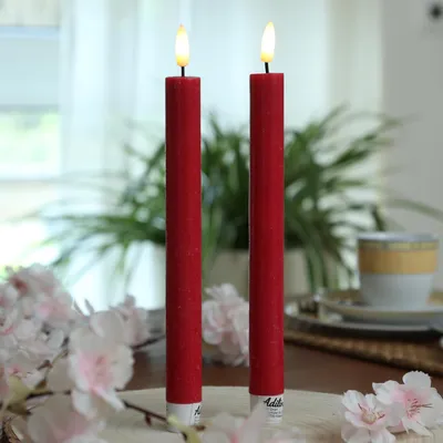 Produktbild von LED Stabkerzen LINA - Rustik-Optik - Echtwachs - 3D Flamme - H: 24cm - Timer - rot - 2er Set