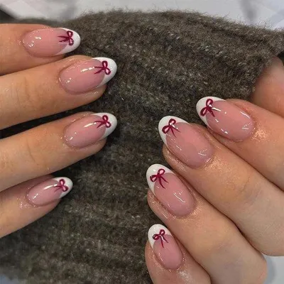 Productafbeelding van 24 Stuks Korte French Tip Kunstnagels met Strikjes - Amandelvormige Druknagels voor Feestdagen