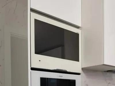 Produktbild von Einbau Smart Fernseher für die Küche AVS240KS (weißer Rahmen)