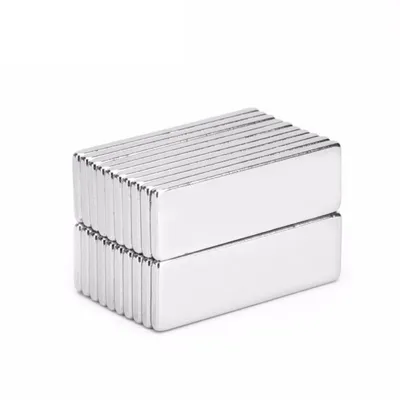 Zdjęcie produktu dla Magnes neodymowy w kształcie prostopadłościanu 30 x 10 x 2 mm - 10 sztuk