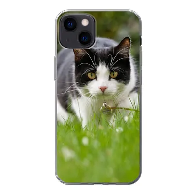 Produktbild von MuchoWow® Handyhülle Schutzhülle Hülle für iPhone 13 Katze - Gras - Schwarz - Weiß - Mädchen - Kinder - Jungen - Kinder Silikon Softcase Handy Hülle - Karteninhaber