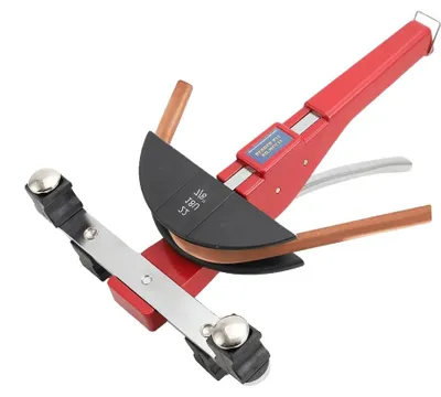 Immagine prodotto di Piegatrice tubi, angolo di piegatura massimo 90°, materiale: Acciaio al carbonio di alta qualità, dimensioni per tubi da 6 mm a 22 mm, compatibilità con spessori fino a 1 mm, peso totale: 4 kg