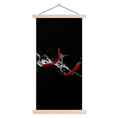 Produktbild von MuchoWow® Textilposter Chilischote - Stilleben - Wasser - Schwarz - Rot 60x120 cm mit holzfarbenen Rahmen - Holz