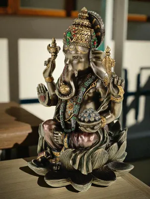 Produktbild von Veronese Ganesha Statue 19cm Handbemalte Darstellung der hinduistischen Gottheit – Hochwertige Kunststein-Figur mit Bronzeschicht – Spirituelle Skulptur für Hausaltar, Büro oder Wohnraum