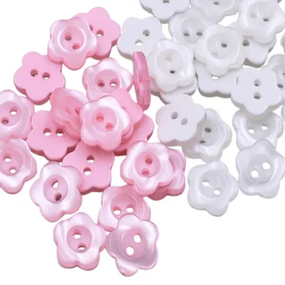 Produktbild von 120 Stück blumenförmige Nähknöpfe aus Kunststoff, 12,5 mm, weiß/rosa