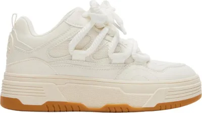 Produktbild von Kaufen Sie den Steve Madden Boomer White Multi bei Kicksshop. Trendiger weißer Damenschuh mit modernem Design und bequemer Passform.