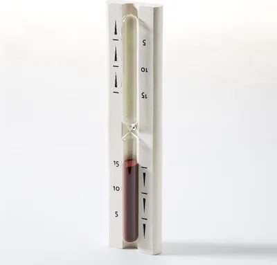 Produktbild von Sanduhr Apart aus Espenholz mit 15 Minuten Laufzeit, 285x69x35 mm, rot
