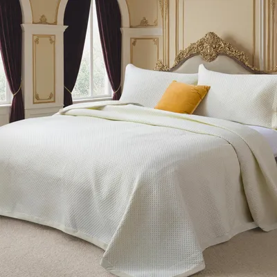 Produktbild von Tagesdecke Bettüberwurf 220x240 cm Bedspread mit 2 Kissenbezüge, Weiche und Leichte Steppdecke für 4 Jahreszeiten, Weiß