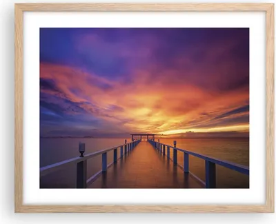 Produktbild von Gerahmtes Poster - Rahmen in heller Eiche - Himmel die Farben Pier - 50x40 cm - Wand Bild - Wanddeko - Wandbilder - Wandposter - Bilderrahmen - Bilder - Kunstdruck - Wandbild - P2NAA50x40-4202