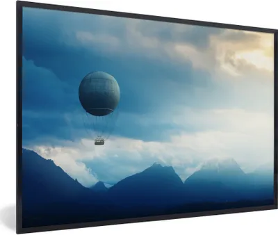 Produktbild von MuchoWow® Gerahmtes Poster Heißluftballon - Berg - Blau 30x20 cm - Poster mit Schwarzem Bilderrahmen Wandposter Rahmen Foto Bilder - Kunstdruck - Bild-Poster