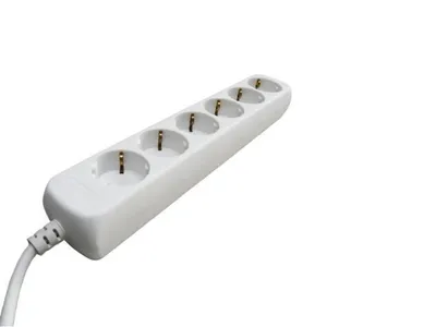 Image de Prise multiple blanche à 6 sorties avec rallonge de 5 mètres – 230 V