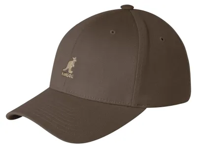 Imagen del producto de Gorra de béisbol Kangol, de diseño sencillo y color liso, con ajuste Flexfit y bordado del logo, color marrón, talla S/M