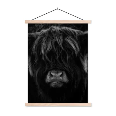 Produktbild von MuchoWow® Textilposter Schottischer Highlander - Kuh - Schwarz - Weiß - Porträt 40x53 cm mit holzfarbenen Rahmen - Schlafzimmer