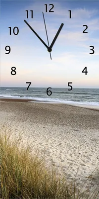 Produktbild von Wallario Design Wanduhr Strandspaziergang im Urlaub an der Ostsee aus Echtglas, Größe 30 x 60 cm