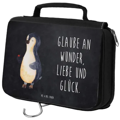 Produktbild von Mr. & Mrs. Panda Kulturbeutel Pinguin Marienkäfer - Kreidetafel - Geschenk, Liebe, Wunder, Kosmetikbeutel, kosmetiktäschchen, Kleine, Glück, Aufmerksam, badtasche