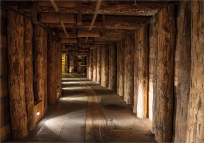 Produktbild von Wallario Poster - Alter Tunnel in einer Salzmine in Polen, Kunstdruck Größe: 70 x 100 cm