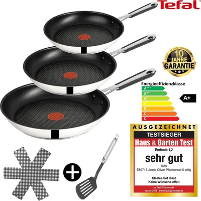A stack of three frying pans with a spatula and a checkered cloth accessory, along with marketing labels and an energy efficiency rating.