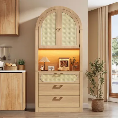 Produktbild von Moderner gewölbter Vitrinen- und Aufbewahrungsschrank  verstellbare LED Rattantüren 1 Displayfach + 2 Ablagefächer + 3 Schubladen 80 x 35 x 180 cm