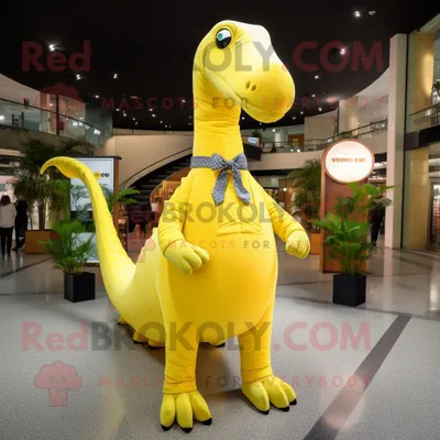 Productafbeelding van Geel Diplodocus mascotte REDBROKOLY kostuum karakter gekleed met een legging en pochetten