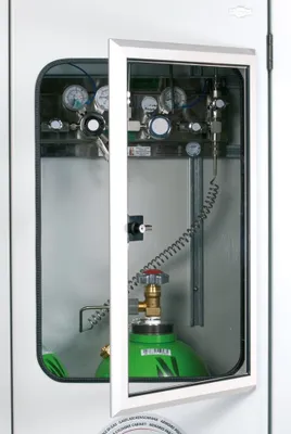 Produktbild von Druckgasflaschenschrank mit klappb. Fenster, zur Außenaufstellung, 5 Flaschenplätze, BxTxH 1350x400x2150 mm, verzinkt + RAL 7035