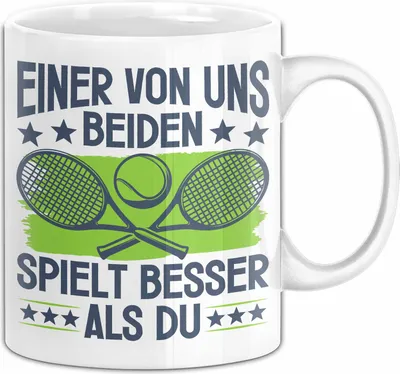 Produktbild von Tennis Tasse Geschenk Spruch Für Volleyball-Spieler Einer Von Uns Beiden Spielt Besser Als Du Becher (Weiß)