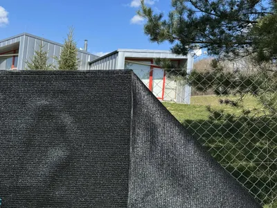 Zdjęcie produktu dla Tkanina zacieniająca SuperPloteS, stopień zacienienia 100% CARBON, czarna – rolka, 1,8 x 50 m