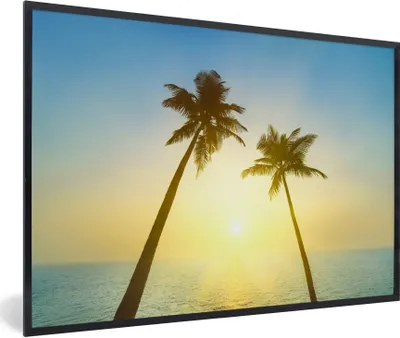 Produktbild von MuchoWow® Gerahmtes Poster Strand - Sonnenuntergang - Palmen 90x60 cm - Poster mit Schwarzem Bilderrahmen Wandposter Rahmen Foto Bilder - Fotorahmen - Foto-Plakat