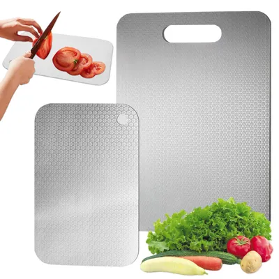 Image de Lot de 2 planches à découper en acier inoxydable, planche à découper double face en titane, facile à nettoyer, résistante aux rayures, antibactérienne et anti-moisissure. Convient pour la viande, les légumes et les fruits.