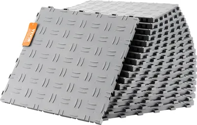 Produktbild von VEVOR garážové podlahové kování, 305 x 305 x 13,4 mm, sada 50 kusů průmyslového podlahového kování, protiskluzová oboustranná konstrukční podlaha garáže, pro garáže, sklepy, opravárenské dílny, stříbrná barva