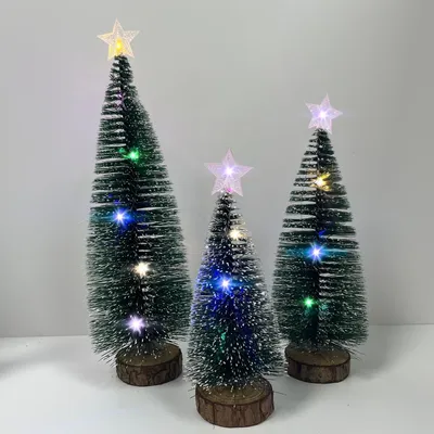 3 Mini-Kunstkerstbäume mit LED-Lichtern, Holzsockel, 18-28 cm