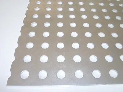 Produktbild von B&T Metall Aluminium Lochblech 2,0 mm stark Rundlochung Ø 10 mm gerade RG 10-20 Größe 300 x 300 mm (30 x 30 cm)
