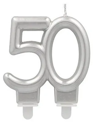 Produktbild von PAPSTAR Jubiläumskerzen 7 cm silber, "50" mit Halter für Feiern | Karton (12 Packungen)