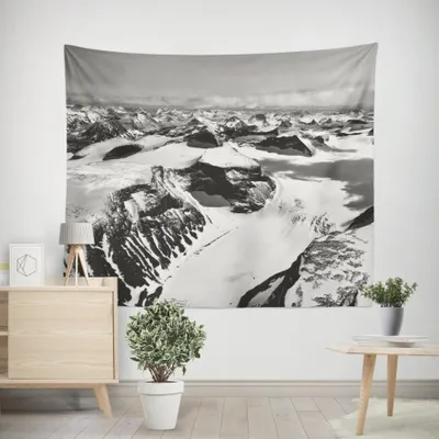 Immagine prodotto di Tappeto da parete con motivo di montagna innevata, ideale per la decorazione