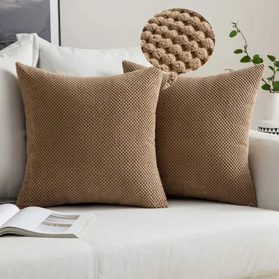 Produktbild von Set mit 2 dekorativen Kissenbezügen in Körnungsoptik, weiche Zierkissen für Wohn- und Schlafzimmer, 50 x 50 cm, braun