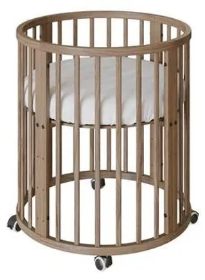 Produktbild von Wachsendes Kinderbett 3in1 oval + Matratze New Baby Nussbaum