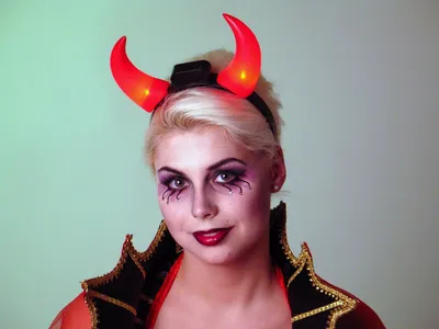 Produktbild von Kopfbügel m. leucht. Teufelshörnern Halloween