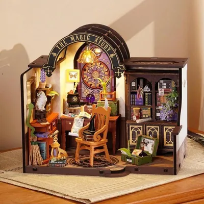 Produktbild von DIY-Miniaturhaus - The Magic Study - Bausatz - LED-Beleuchtung - Möbel - Holz - 21 x 13 x 19 cm - Für Erwachsene