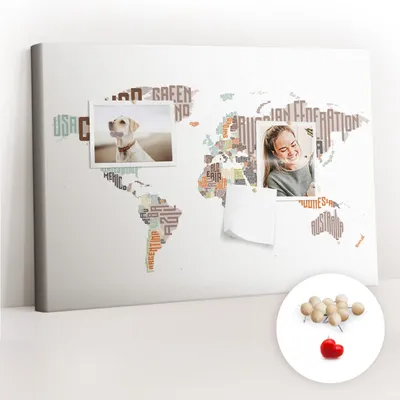 Obrázek produktu pro Korková nástěnka s kolíčky - Tabule s kolíky pro fotografie a poznámky - 60x40 cm - Připínáčky dřevěné 100 kusů - Mapa z barevných písmen