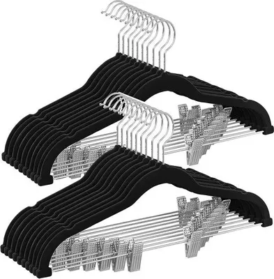 Produktbild von Famanu Kleiderbügel Set - 20 fluwelne Hänger mit verstellbaren Clips - 42,5 cm - rutschfest - platzsparend - weiß